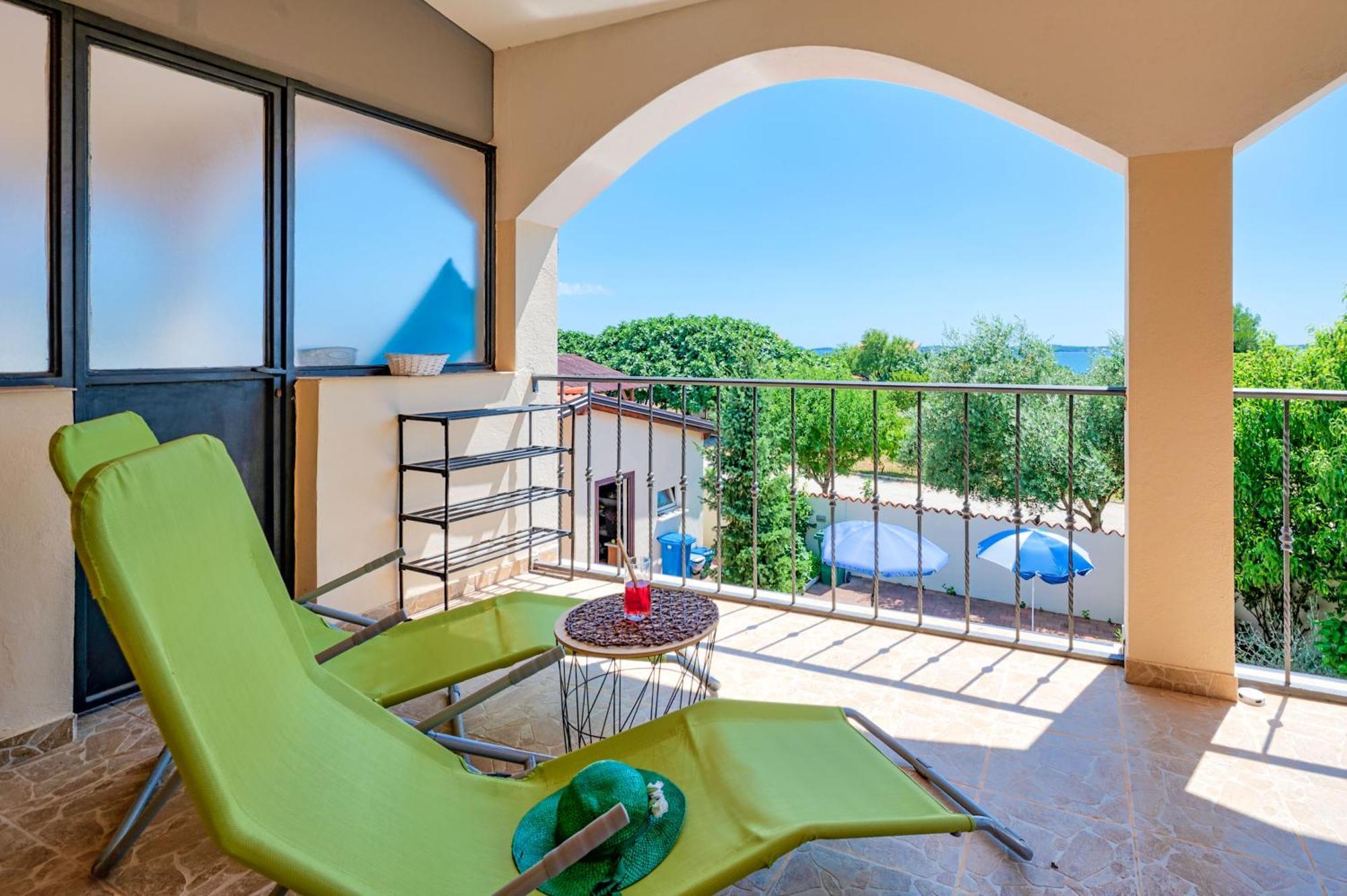 Teuta Apartments - A Beach And A Sea View Peroj Ngoại thất bức ảnh