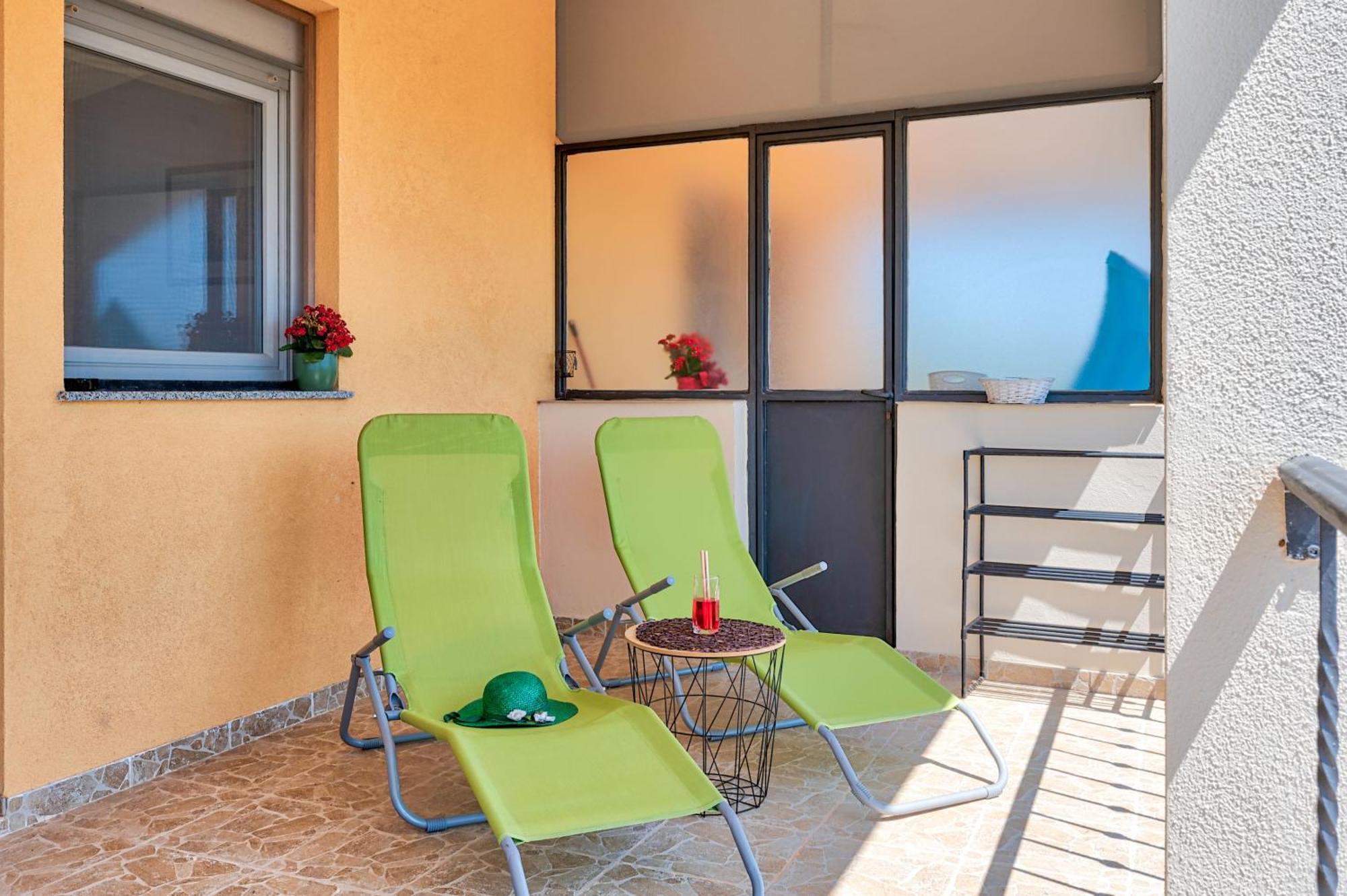Teuta Apartments - A Beach And A Sea View Peroj Ngoại thất bức ảnh