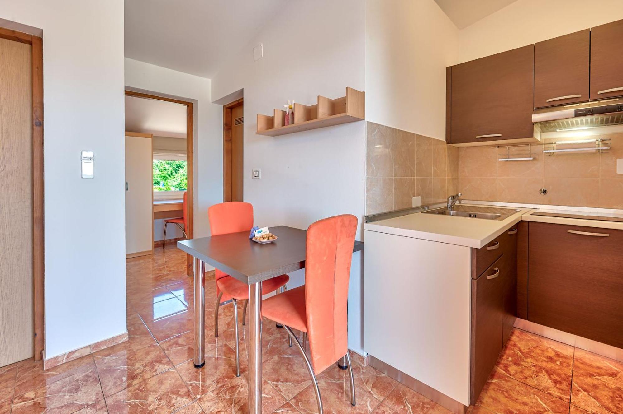 Teuta Apartments - A Beach And A Sea View Peroj Ngoại thất bức ảnh