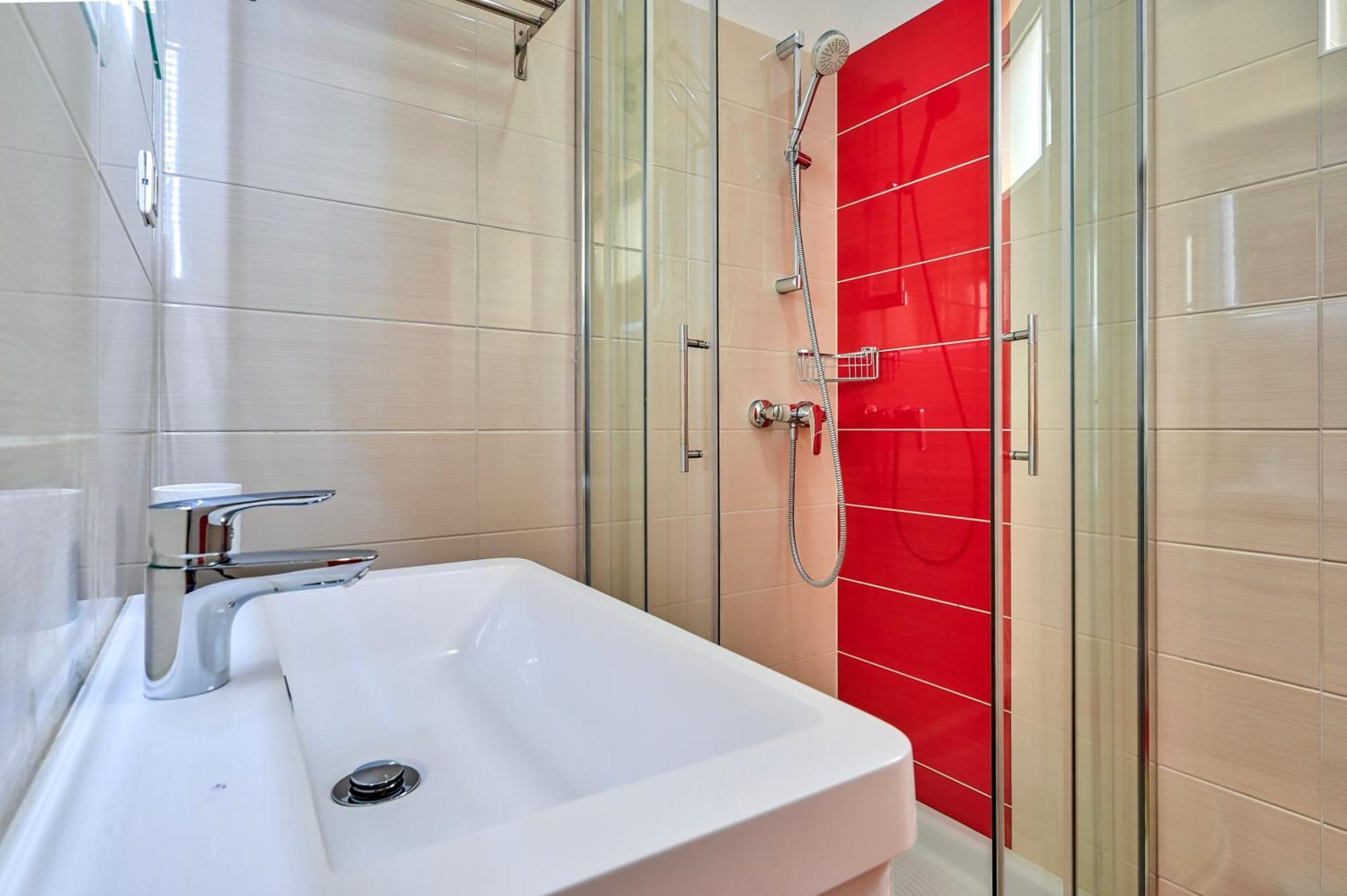 Teuta Apartments - A Beach And A Sea View Peroj Ngoại thất bức ảnh